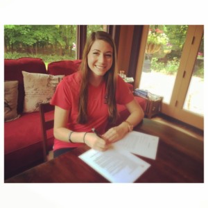 Michaela Reesor signs first pro contract 2016